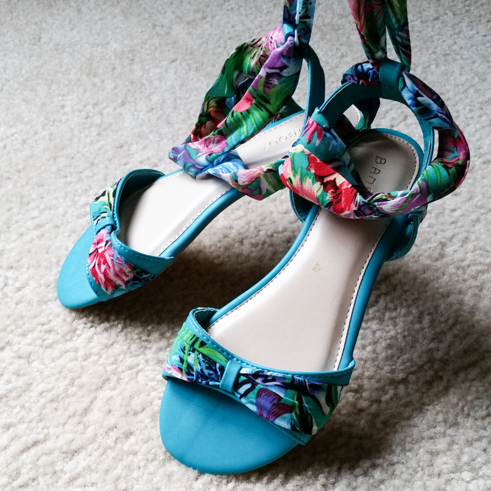 NWOT BAMBOO Cruise Your Cool Sandals, Size 6.5